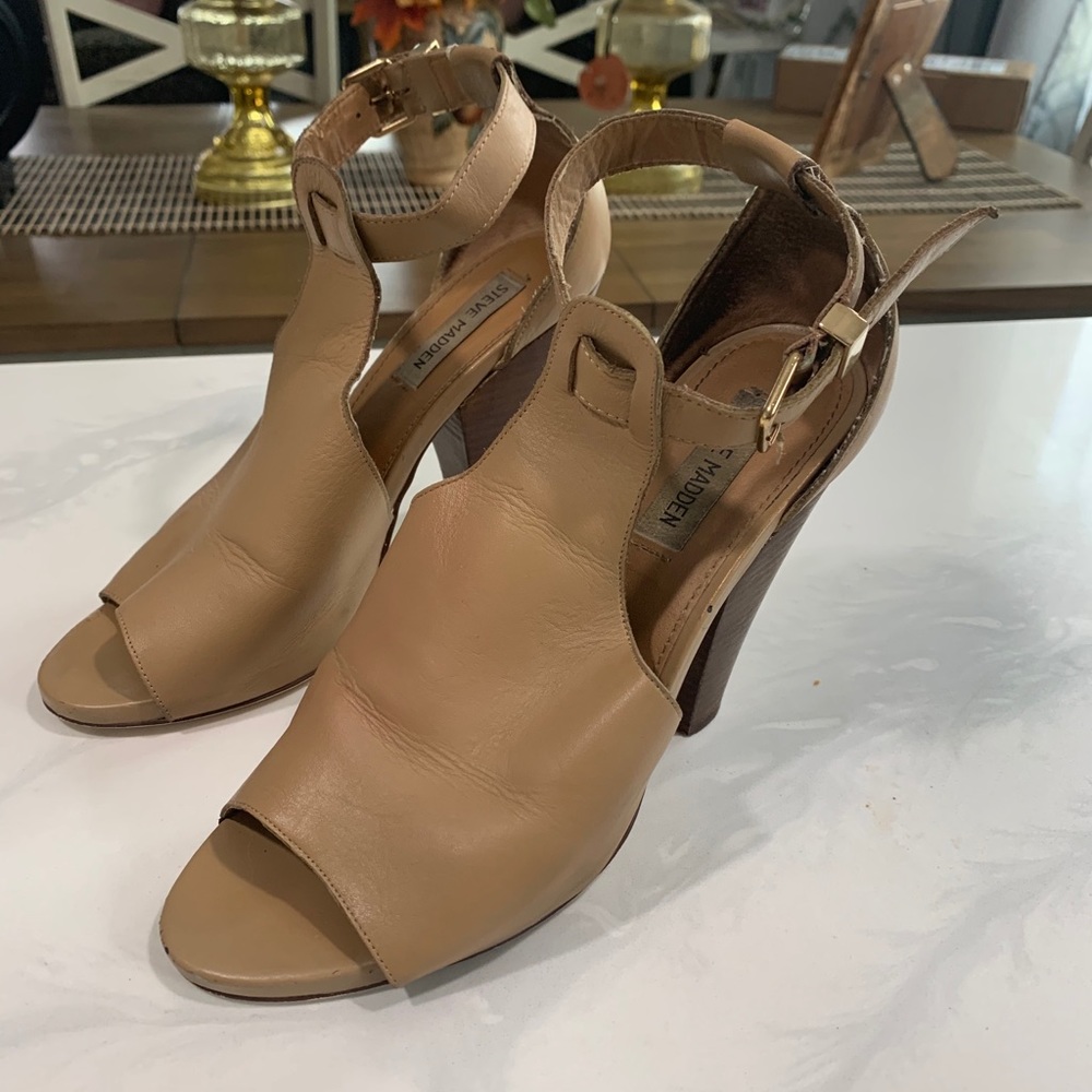 Steve Madden Tan Pump